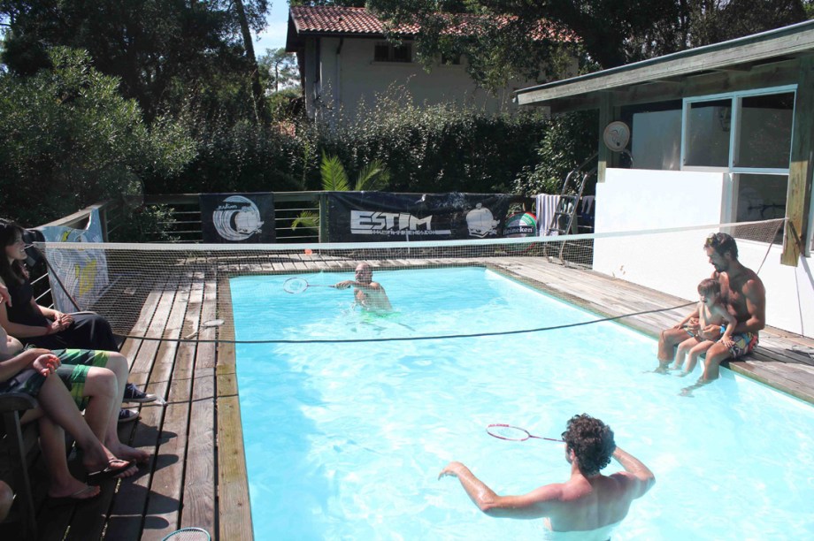 Lasseropoulos, tout en relâchement face à un Doudi tendu
