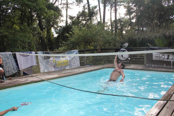 Un lob tout en contrôle d'"Echte" et c'est la montagne Lasseropoulos qui s'écroule